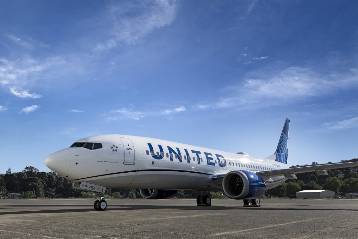 United Airlines 737 MAX 8