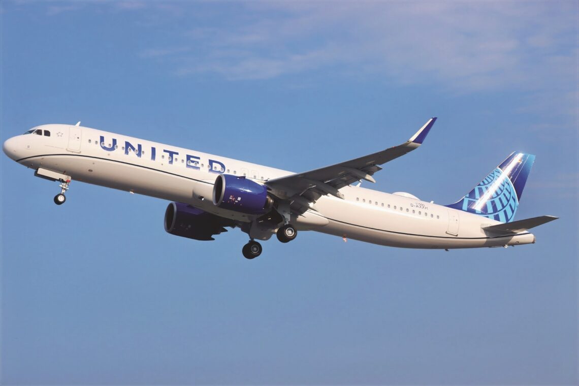 United A321neo in flight